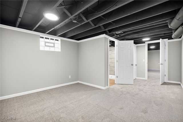 128 N Canfield Niles Road, Austintown, OH 44515