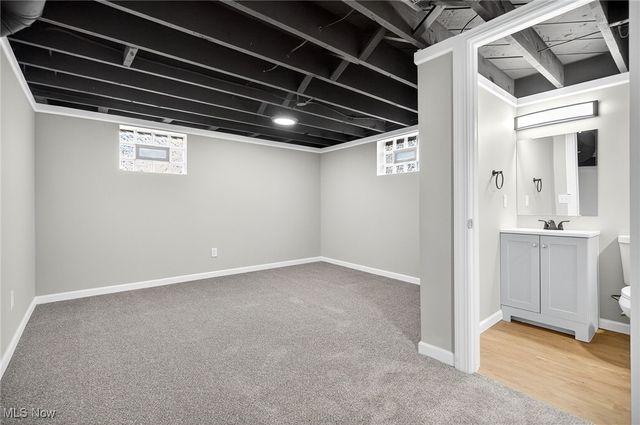 128 N Canfield Niles Road, Austintown, OH 44515