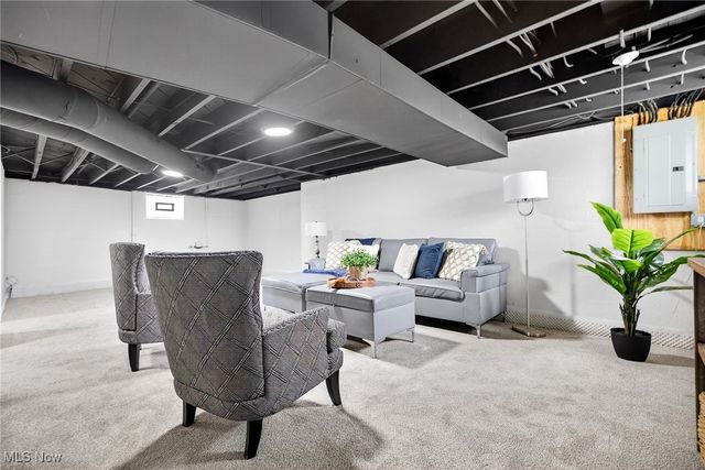 128 N Canfield Niles Road, Austintown, OH 44515