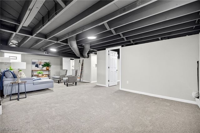 128 N Canfield Niles Road, Austintown, OH 44515