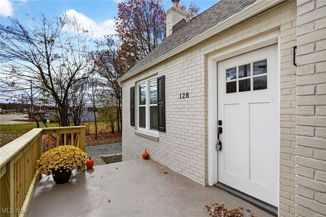 128 N Canfield Niles Road, Austintown, OH 44515