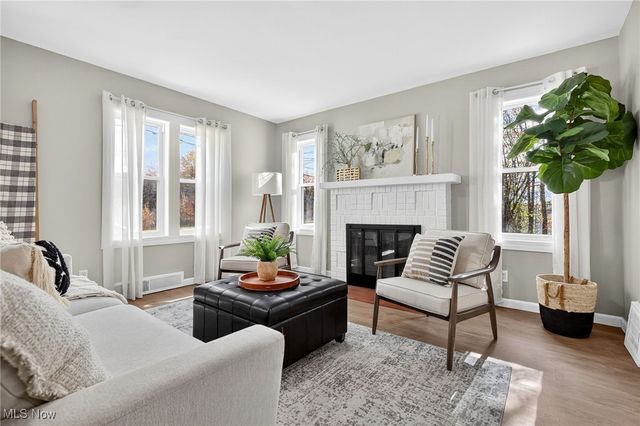 128 N Canfield Niles Road, Austintown, OH 44515