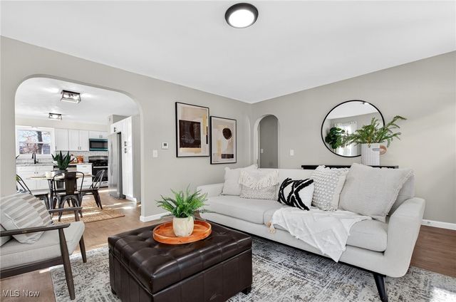 128 N Canfield Niles Road, Austintown, OH 44515