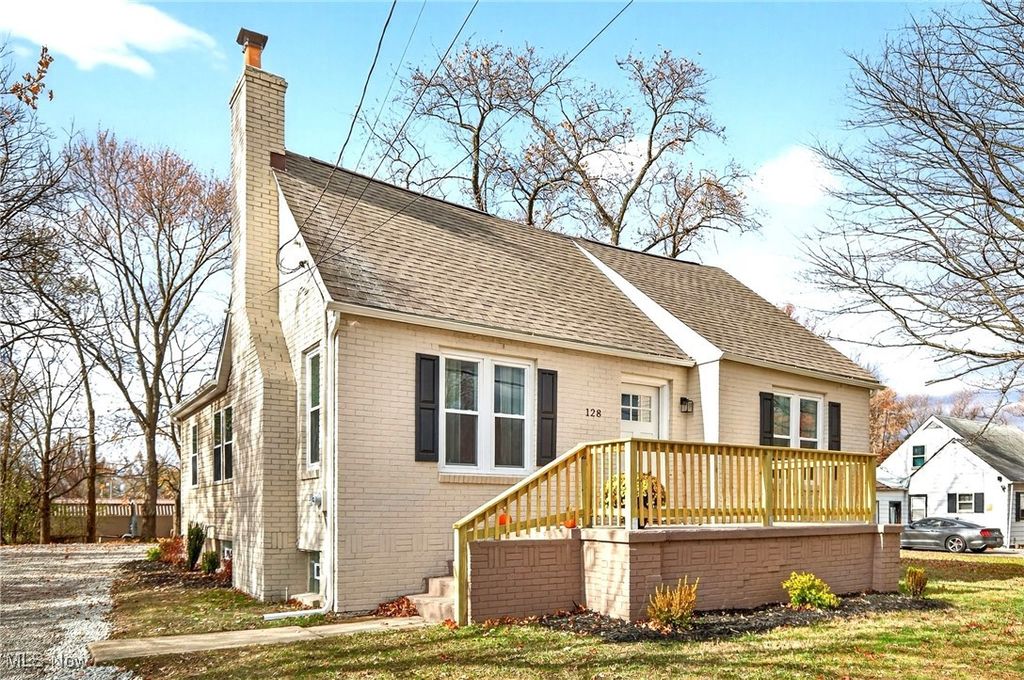 128 N Canfield Niles Road, Austintown, OH 44515