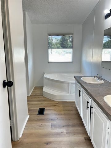 219 Blinkin Avenue, Crosby, TX 77532