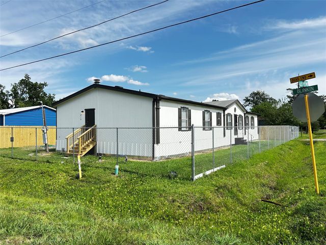 219 Blinkin Avenue, Crosby, TX 77532