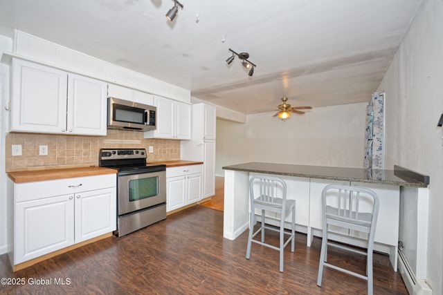 35 Zelenke Drive, North Greenbush, NY 12198