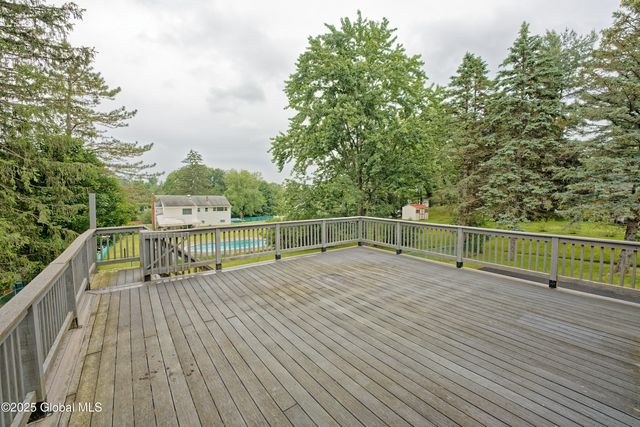 35 Zelenke Drive, North Greenbush, NY 12198