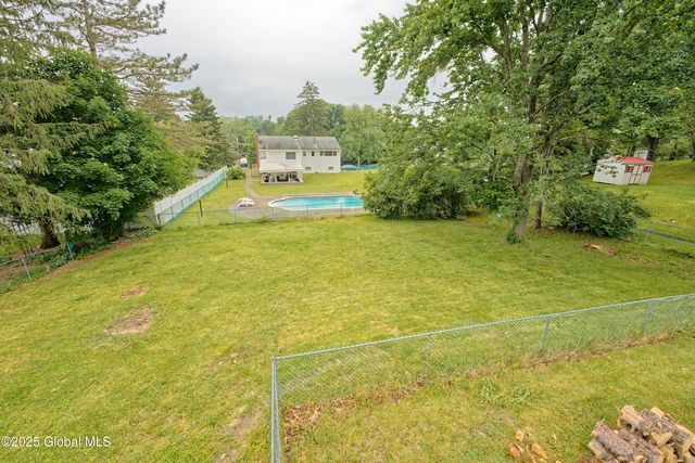 35 Zelenke Drive, North Greenbush, NY 12198