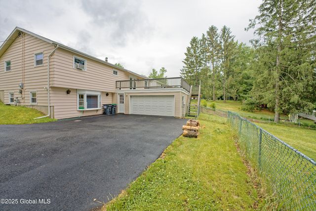 35 Zelenke Drive, North Greenbush, NY 12198
