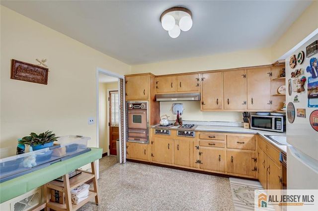 66 Preston Road, Colonia, NJ 07067