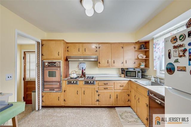 66 Preston Road, Colonia, NJ 07067