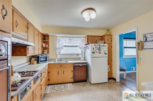 66 Preston Road, Colonia, NJ 07067
