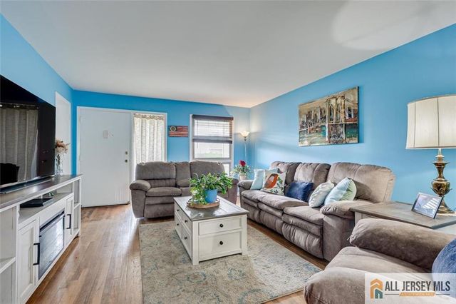 66 Preston Road, Colonia, NJ 07067