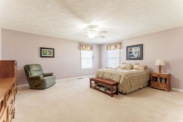 10940 Ridgeview Drive, Evansville, IN 47712