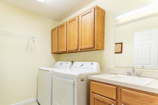 10940 Ridgeview Drive, Evansville, IN 47712