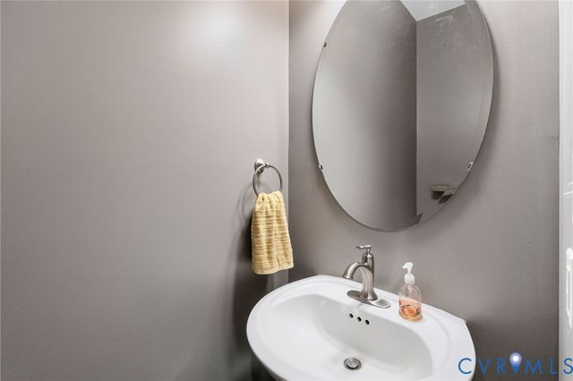 13335 Farm View Dr, Ashland, VA 23005