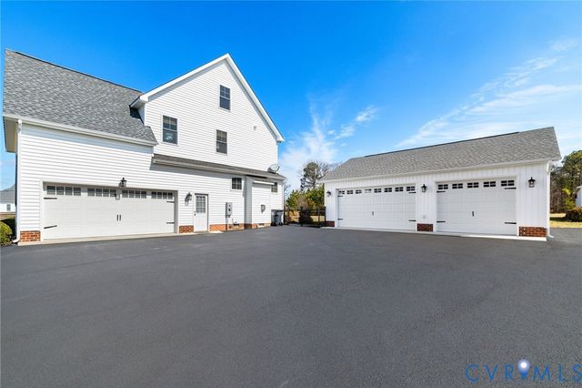 13335 Farm View Dr, Ashland, VA 23005