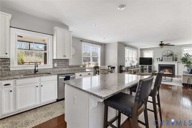 13335 Farm View Dr, Ashland, VA 23005