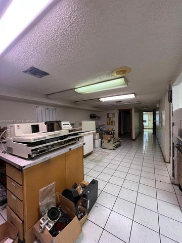 1671 W 38th Pl 1406, Hialeah, FL 33012