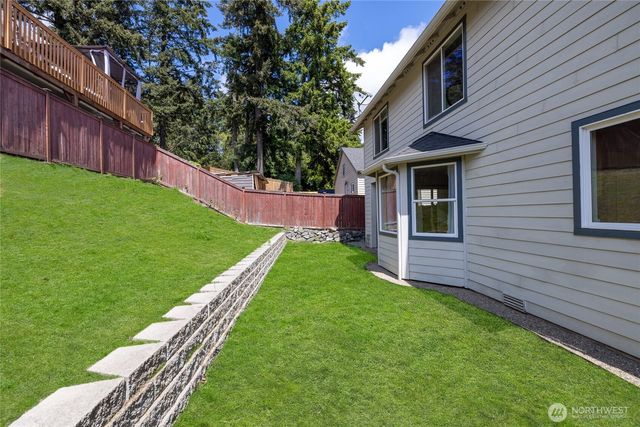 1641 Bayview Drive W, Bremerton, WA 98312