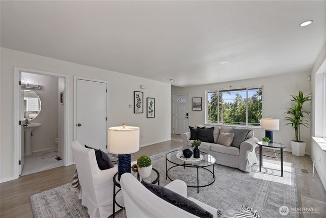 1641 Bayview Drive W, Bremerton, WA 98312
