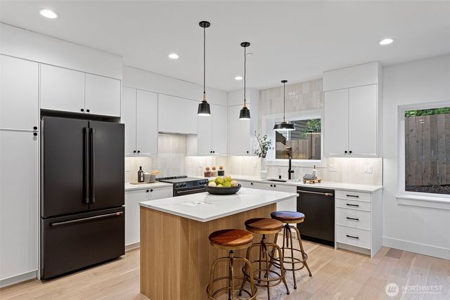 11220 115th Place NE, Kirkland, WA 98033