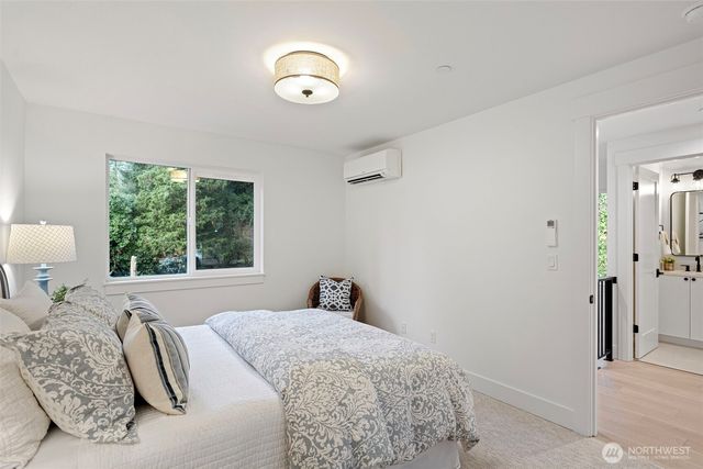 11220 115th Place NE, Kirkland, WA 98033