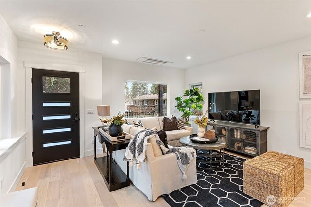 11220 115th Place NE, Kirkland, WA 98033