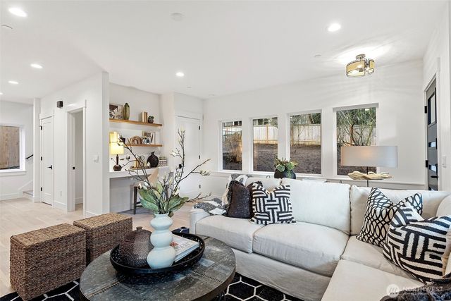 11220 115th Place NE, Kirkland, WA 98033