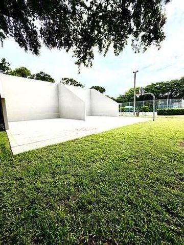 423 4th Terrace, Palm Beach Gardens, FL 33418