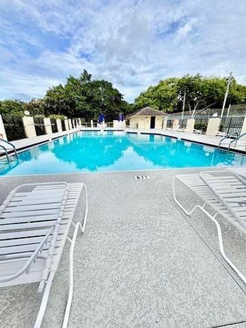 423 4th Terrace, Palm Beach Gardens, FL 33418