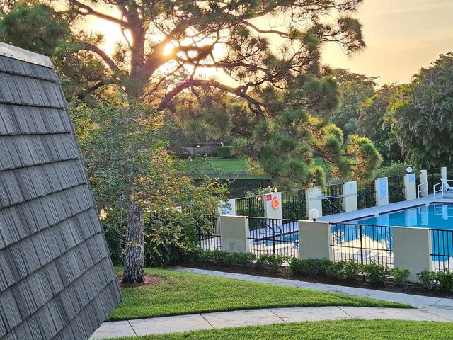 423 4th Terrace, Palm Beach Gardens, FL 33418