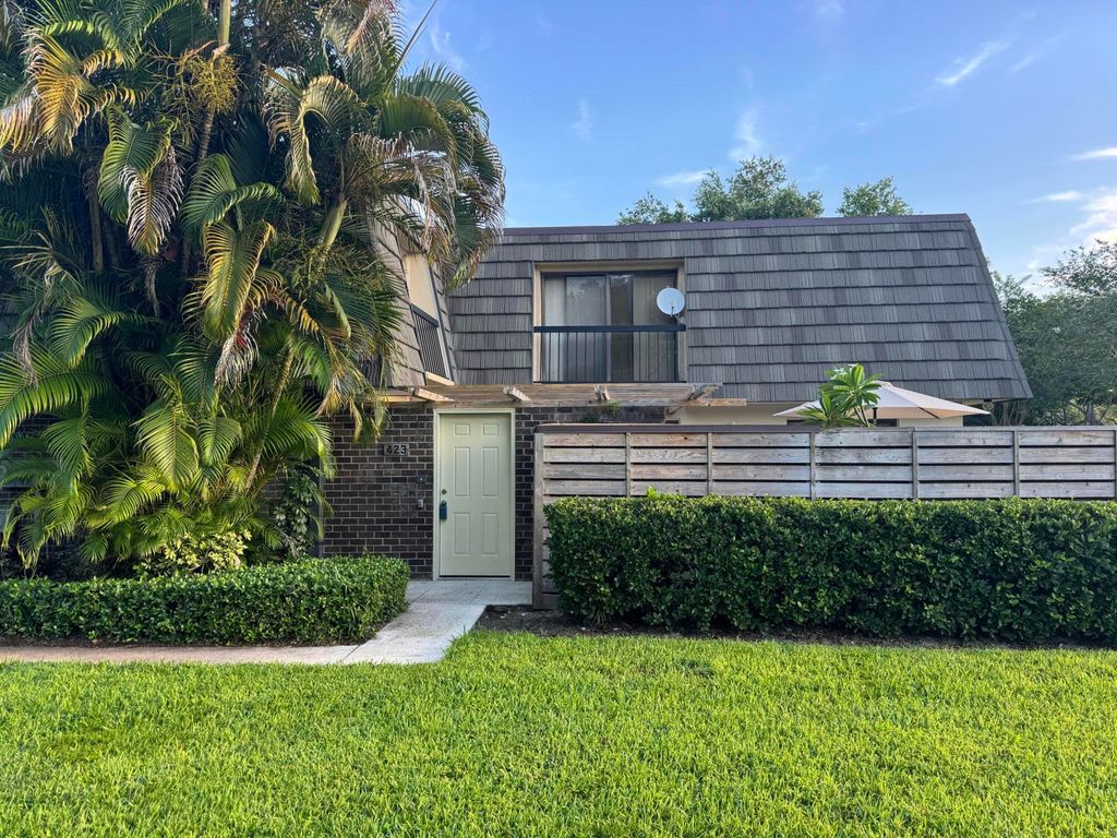 423 4th Terrace, Palm Beach Gardens, FL 33418