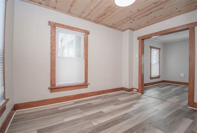 3218 2nd Avenue, Des Moines, IA 50313