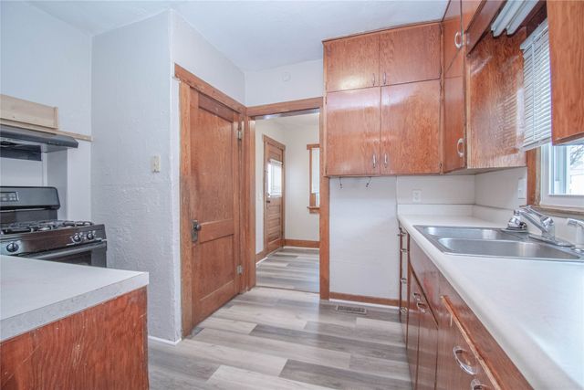 3218 2nd Avenue, Des Moines, IA 50313