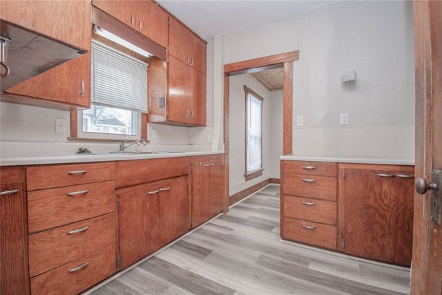 3218 2nd Avenue, Des Moines, IA 50313