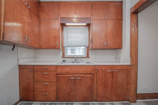 3218 2nd Avenue, Des Moines, IA 50313