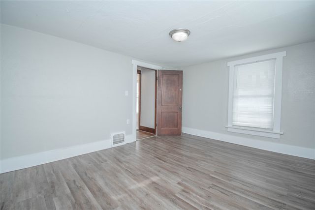 3218 2nd Avenue, Des Moines, IA 50313