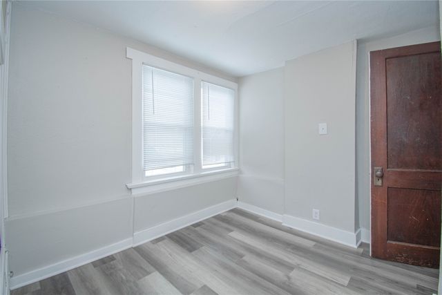 3218 2nd Avenue, Des Moines, IA 50313