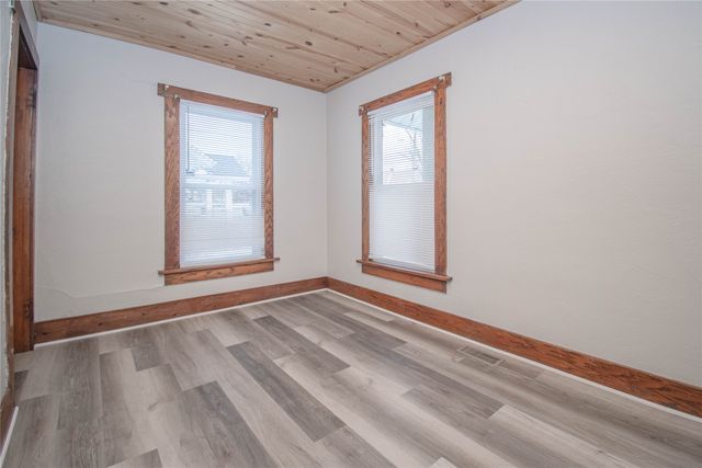 3218 2nd Avenue, Des Moines, IA 50313