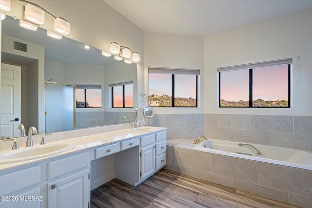 5700 N Via Amable, Tucson, AZ 85750