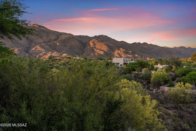 5700 N Via Amable, Tucson, AZ 85750