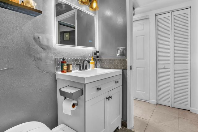 1423 Meadows Circle W, Boynton Beach, FL 33436