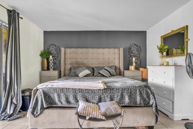 1423 Meadows Circle W, Boynton Beach, FL 33436