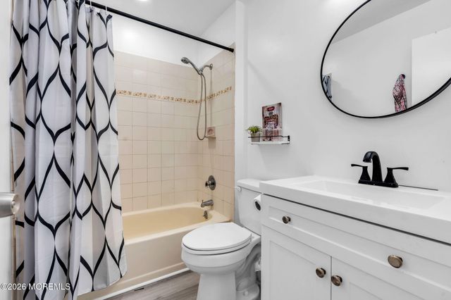 281 Longwood Drive 28-1, Manalapan, NJ 07726