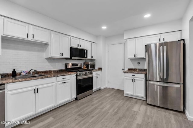 281 Longwood Drive 28-1, Manalapan, NJ 07726