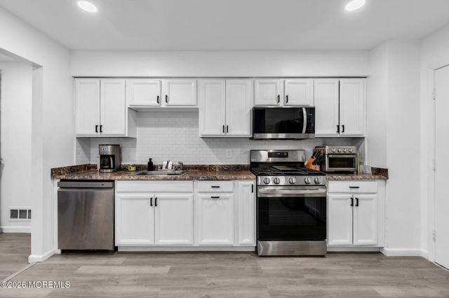 281 Longwood Drive 28-1, Manalapan, NJ 07726