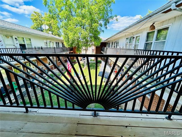 207 S 5th Street, Louisiana, MO 63353