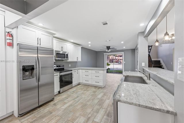 6192 Laurel Ln B, Tamarac, FL 33319